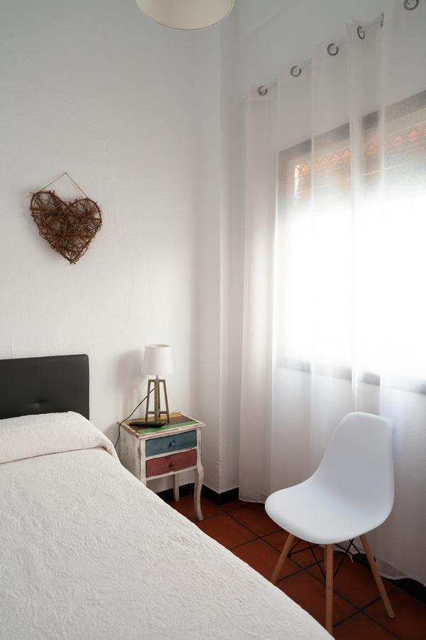 Single Room with Shared Bathroom,1031545354:JPEG